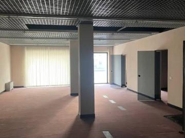 Locale Commerciale in vendita a Gardenia, Re