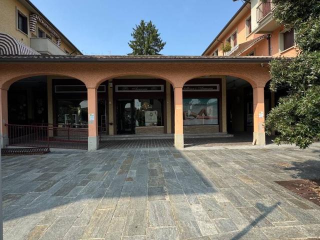 Locale Commerciale in vendita a Re, Reggio Emilia