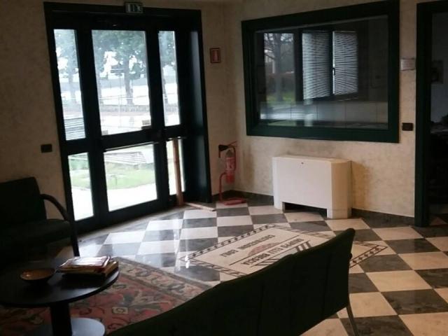 Locale Commerciale in vendita a Cella, Re