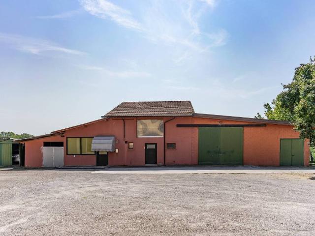 Locale Commerciale in vendita a San Bartolomeo, Re