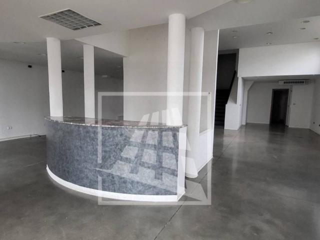 Locale Commerciale in vendita a Re, Reggio Emilia