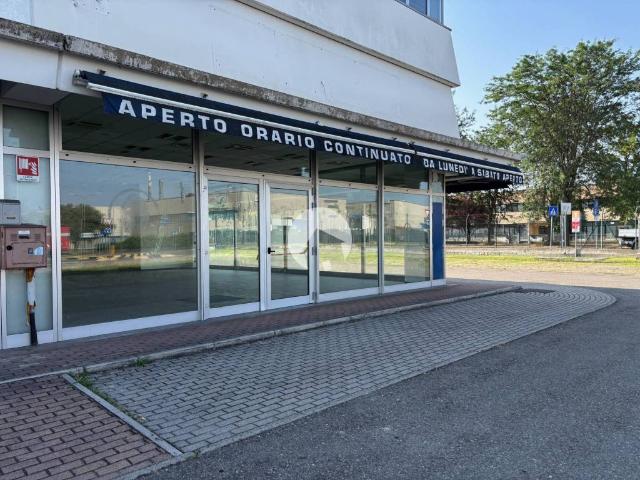 Locale Commerciale in vendita a Cella, Re