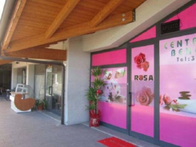 Locale Commerciale in vendita a Gaida, Re