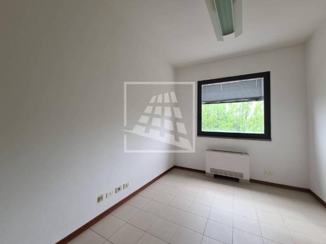 Locale Commerciale in vendita a Re, Reggio Emilia