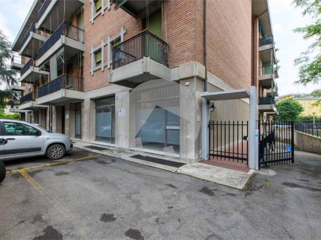 Locale Commerciale in vendita a Santo Stefano esterna, Re