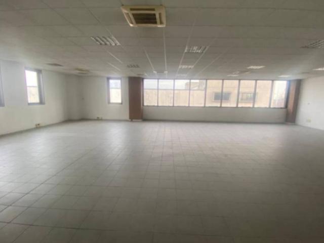Locale Commerciale in vendita a Pieve Modolena, Re