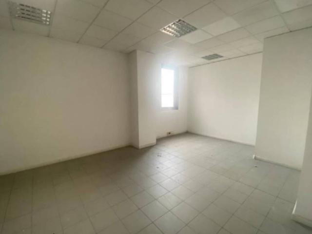 Locale Commerciale in vendita a Pieve Modolena, Re