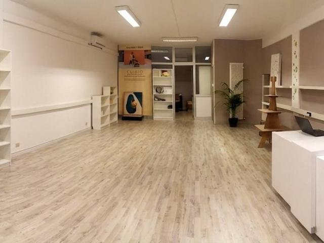 Locale Commerciale in vendita a Migliolungo, Re