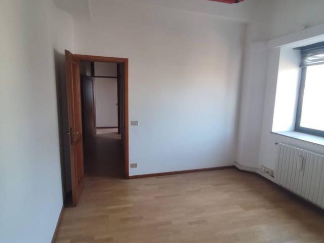 Locale Commerciale in vendita a Regina Pacis, Re