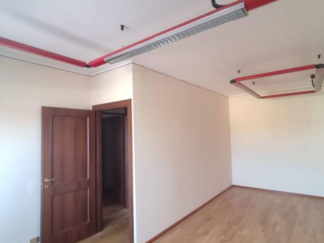Locale Commerciale in vendita a Regina Pacis, Re