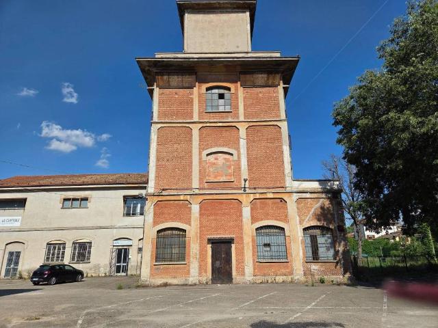 Locale Commerciale in vendita a Regina Pacis, Re