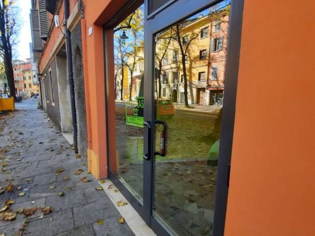 Locale Commerciale in vendita a San Zenone città, Re