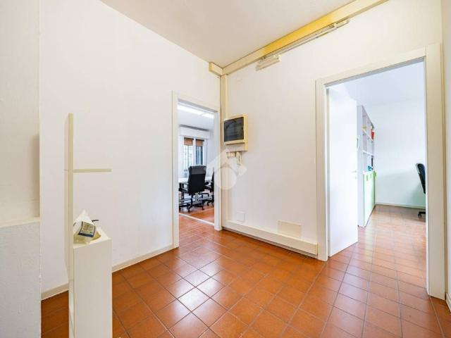 Locale Commerciale in vendita a Re, Reggio Emilia