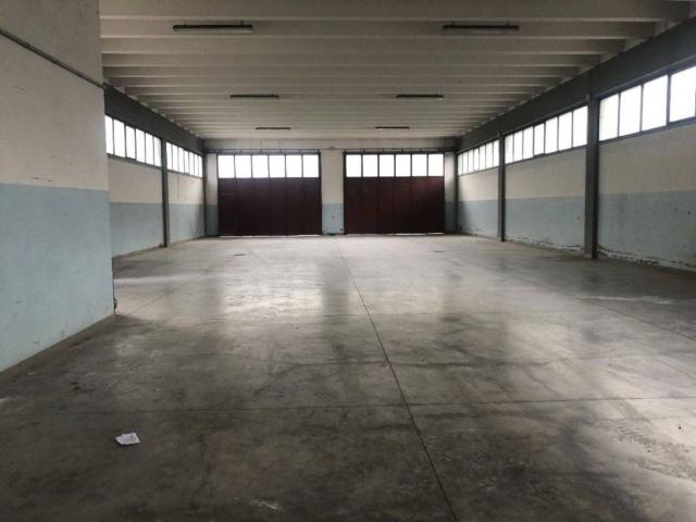 Locale Commerciale in vendita a Rivalta, Re