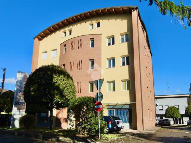 Locale Commerciale in vendita a Cavazzoli, Re