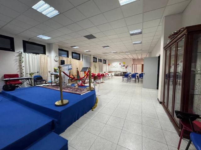 Locale Commerciale in vendita a Cavazzoli, Re