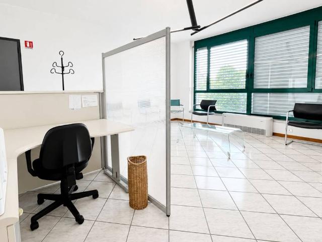 Locale Commerciale in vendita a Re, Reggio Emilia