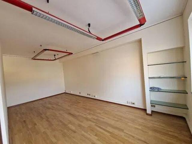 Locale Commerciale in vendita a Gardenia, Re