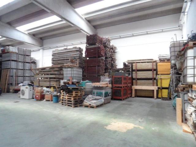 Locale Commerciale in vendita a Cella, Re