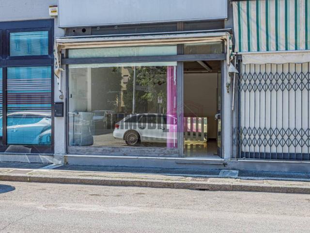 Locale Commerciale in vendita a Re, Reggio Emilia