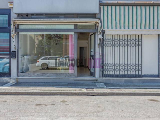 Locale Commerciale in vendita a Re, Reggio Emilia