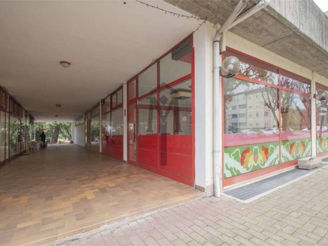 Locale Commerciale in vendita a Rivalta, Re