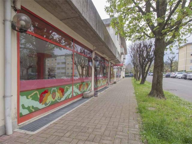 Locale Commerciale in vendita a Rivalta, Re