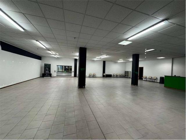 Locale Commerciale in vendita a Cavazzoli, Re