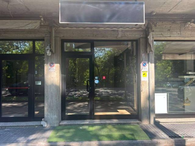 Locale Commerciale in vendita a Carrozzone-Betonica, Re