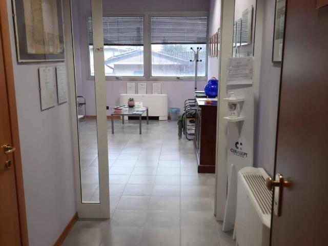 Locale Commerciale in vendita a Re, Reggio Emilia