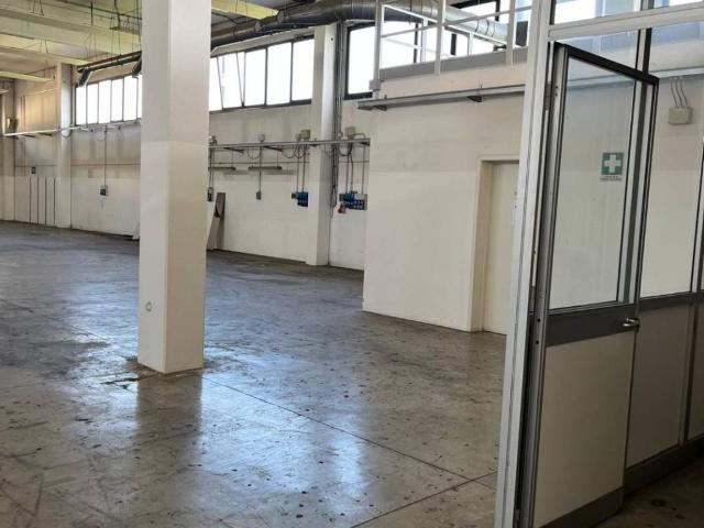 Locale Commerciale in vendita a Re, Reggio Emilia