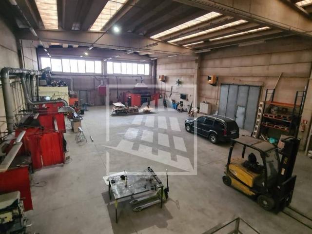 Locale Commerciale in vendita a Cella, Re