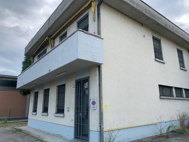 Locale Commerciale in vendita a Cavazzoli, Re