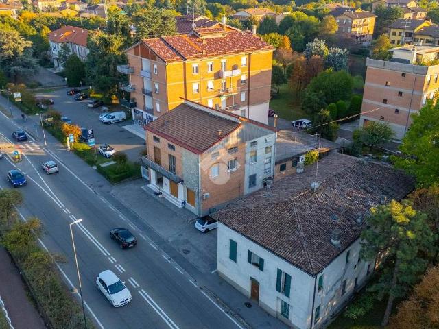 Locale Commerciale in vendita a Pieve Modolena, Re