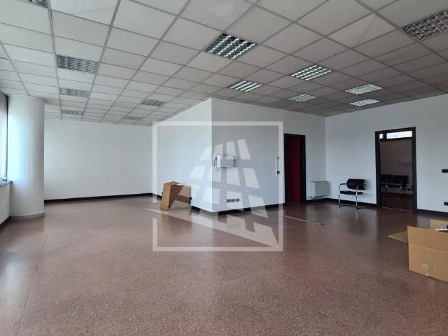 Locale Commerciale in vendita a Mancasale, Re