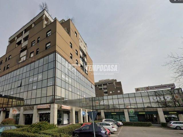 Locale Commerciale in vendita a Cavazzoli, Re