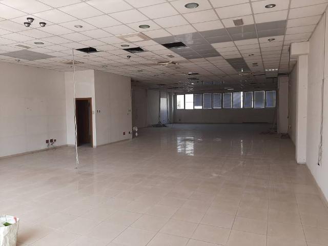 Locale Commerciale in vendita a Pieve Modolena, Re