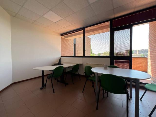Locale Commerciale in vendita a San Paolo Tribunale, Re