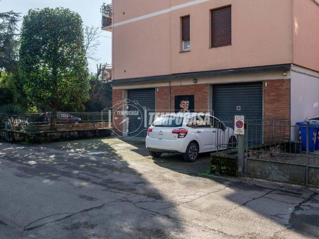 Locale Commerciale in vendita a San Paolo Tribunale, Re