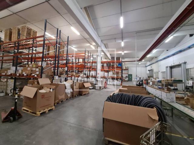 Locale Commerciale in vendita a Cella, Re