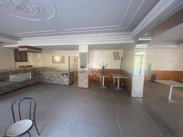 Locale Commerciale in vendita a Regina Pacis, Re