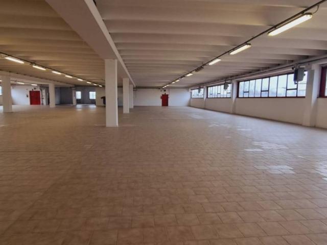 Locale Commerciale in vendita a San Prospero Strinati, Re