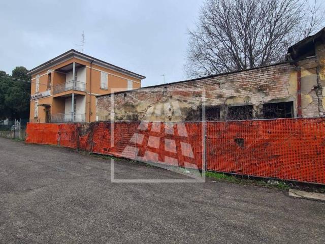 Locale Commerciale in vendita a Pieve Modolena, Re