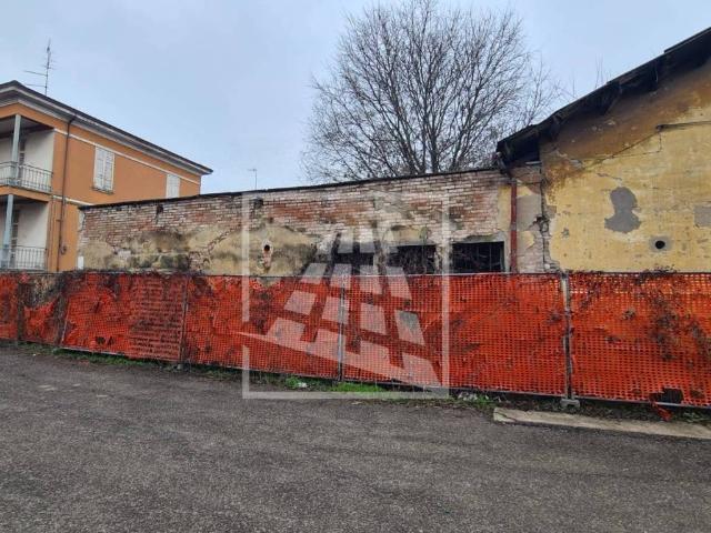 Locale Commerciale in vendita a Pieve Modolena, Re