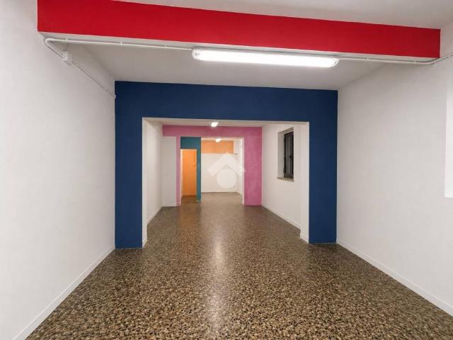 Locale Commerciale in vendita a Regina Pacis, Re
