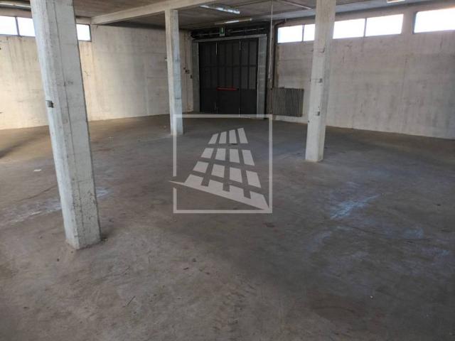 Locale Commerciale in vendita a Carrozzone-Betonica, Re