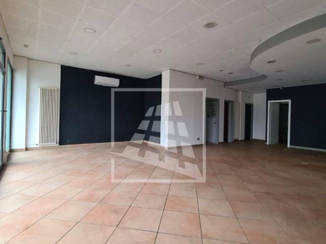 Locale Commerciale in vendita a Carrozzone-Betonica, Re