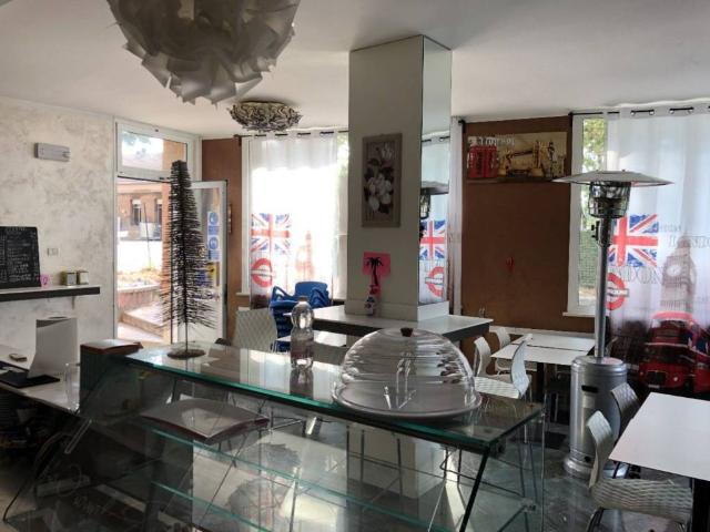 Locale Commerciale in vendita a Re, Reggio Emilia