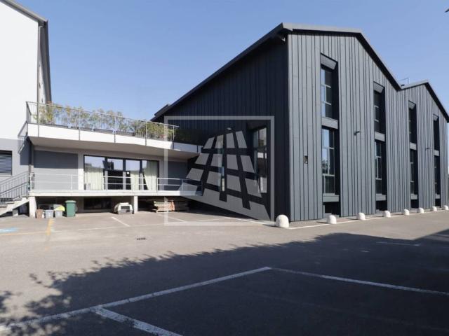 Locale Commerciale in vendita a Regina Pacis, Re