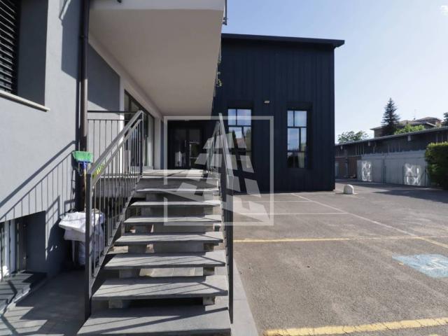 Locale Commerciale in vendita a Regina Pacis, Re